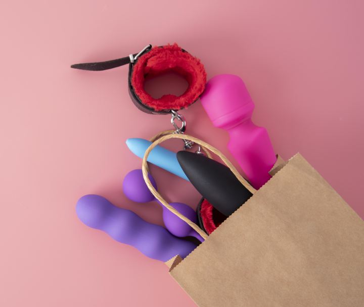 Sextoys die uit tasje steken